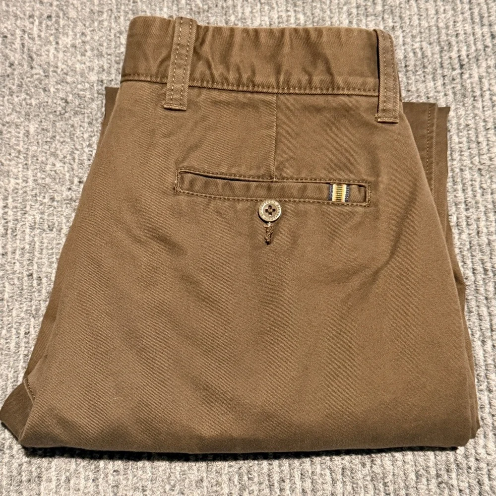 Eddie Bauer Mens Classic Fit Chinos Brown Khaki Straight Leg Pants Size 30x30 - Picture 2 of 8